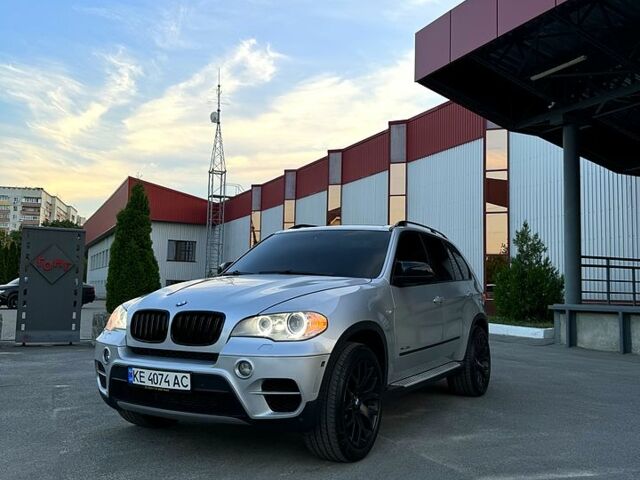 Серый БМВ Х5, объемом двигателя 3 л и пробегом 250 тыс. км за 12500 $, фото 1 на Automoto.ua