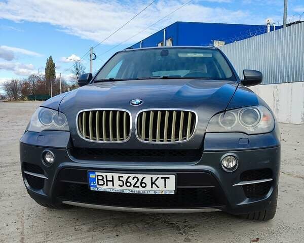 Серый БМВ Х5, объемом двигателя 3 л и пробегом 200 тыс. км за 15900 $, фото 1 на Automoto.ua