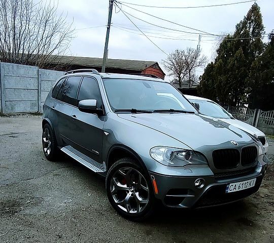 Серый БМВ Х5, объемом двигателя 3 л и пробегом 208 тыс. км за 17500 $, фото 1 на Automoto.ua