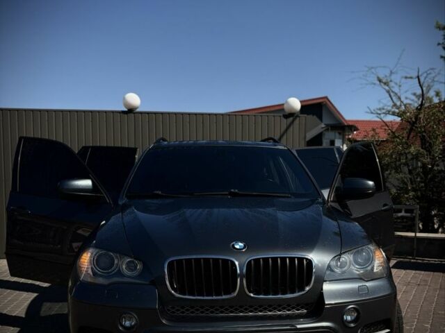 Серый БМВ Х5, объемом двигателя 3 л и пробегом 255 тыс. км за 12500 $, фото 1 на Automoto.ua