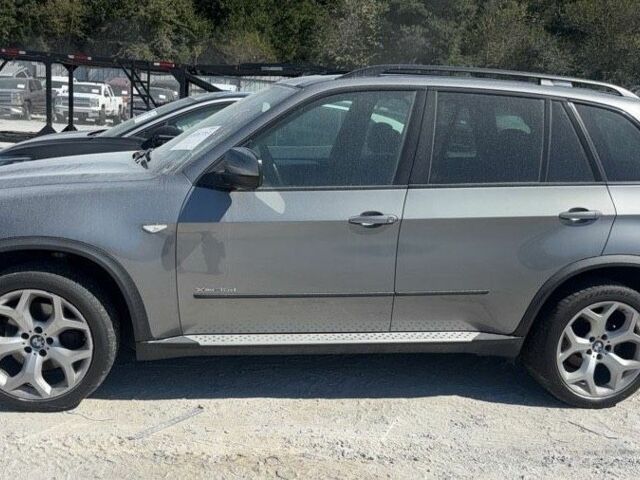 Серый БМВ Х5, объемом двигателя 3 л и пробегом 192 тыс. км за 10000 $, фото 1 на Automoto.ua