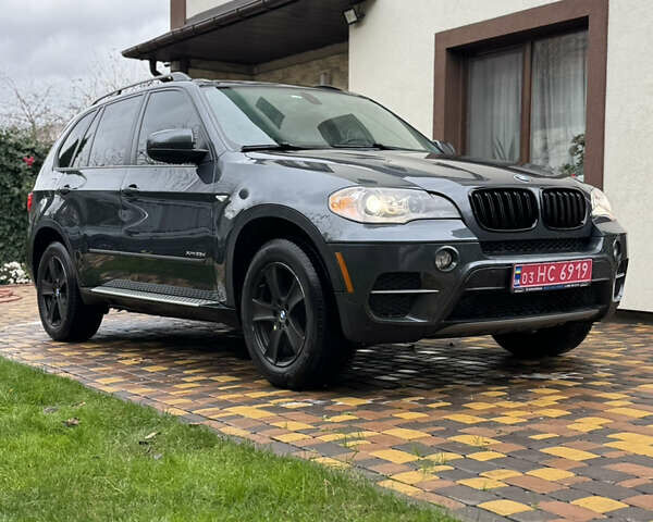 Серый БМВ Х5, объемом двигателя 3 л и пробегом 228 тыс. км за 16700 $, фото 1 на Automoto.ua