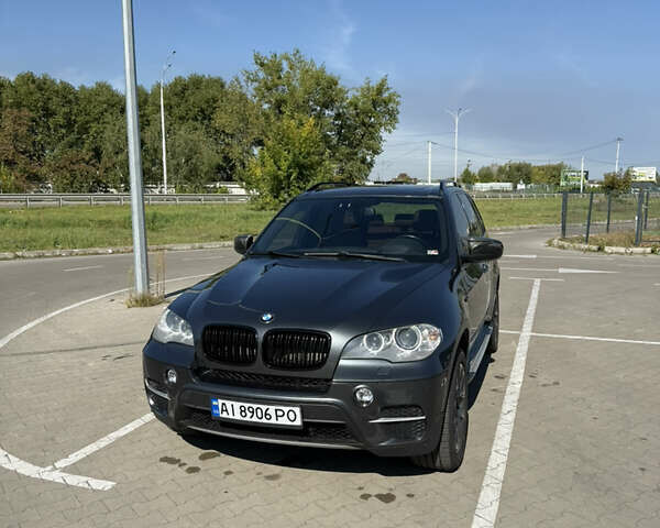 Серый БМВ Х5, объемом двигателя 3 л и пробегом 242 тыс. км за 21000 $, фото 1 на Automoto.ua