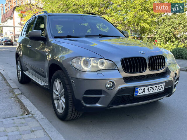 Серый БМВ Х5, объемом двигателя 3 л и пробегом 241 тыс. км за 16300 $, фото 1 на Automoto.ua