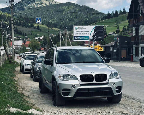 Серый БМВ Х5, объемом двигателя 2.98 л и пробегом 275 тыс. км за 13000 $, фото 1 на Automoto.ua