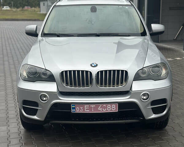 Серый БМВ Х5, объемом двигателя 3 л и пробегом 275 тыс. км за 13900 $, фото 1 на Automoto.ua