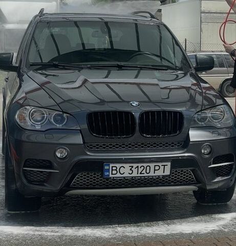 Серый БМВ Х5, объемом двигателя 3 л и пробегом 295 тыс. км за 15084 $, фото 1 на Automoto.ua