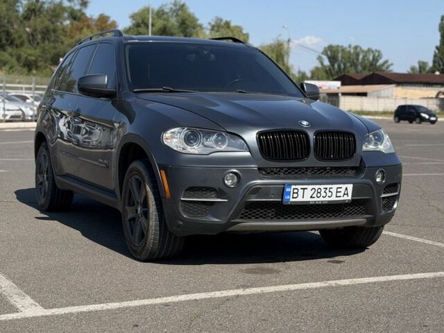 Серый БМВ Х5, объемом двигателя 3 л и пробегом 270 тыс. км за 13836 $, фото 1 на Automoto.ua