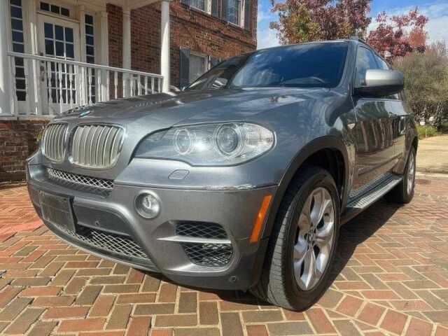 Серый БМВ Х5, объемом двигателя 3 л и пробегом 150 тыс. км за 11000 $, фото 1 на Automoto.ua