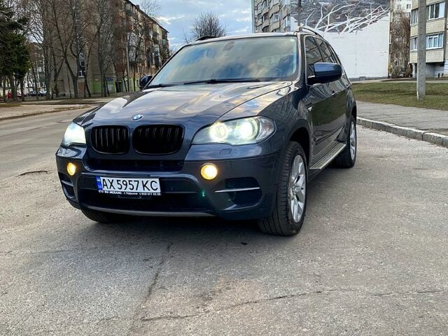 Серый БМВ Х5, объемом двигателя 3 л и пробегом 314 тыс. км за 11800 $, фото 1 на Automoto.ua