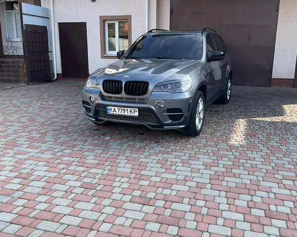 Серый БМВ Х5, объемом двигателя 2.98 л и пробегом 324 тыс. км за 15500 $, фото 1 на Automoto.ua