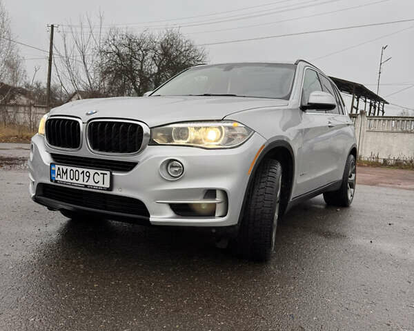 Серый БМВ Х5, объемом двигателя 3 л и пробегом 250 тыс. км за 25000 $, фото 1 на Automoto.ua