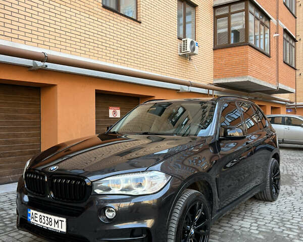 Серый БМВ Х5, объемом двигателя 3 л и пробегом 89 тыс. км за 28000 $, фото 1 на Automoto.ua