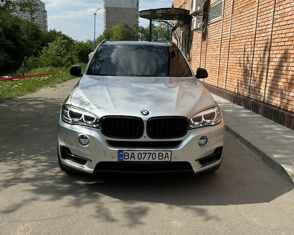 Серый БМВ Х5, объемом двигателя 3 л и пробегом 190 тыс. км за 21350 $, фото 1 на Automoto.ua