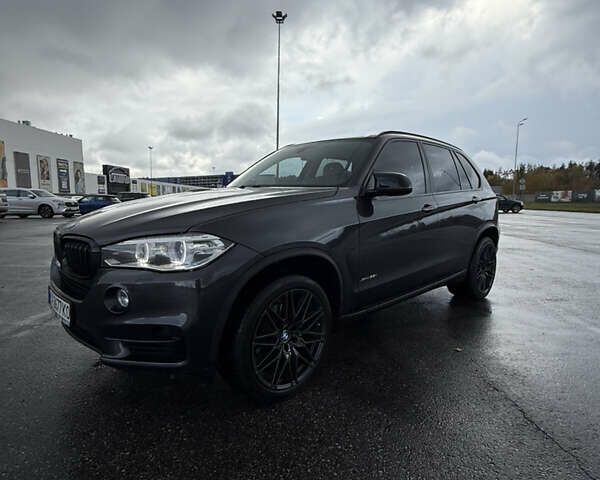 Серый БМВ Х5, объемом двигателя 2.98 л и пробегом 187 тыс. км за 25500 $, фото 1 на Automoto.ua