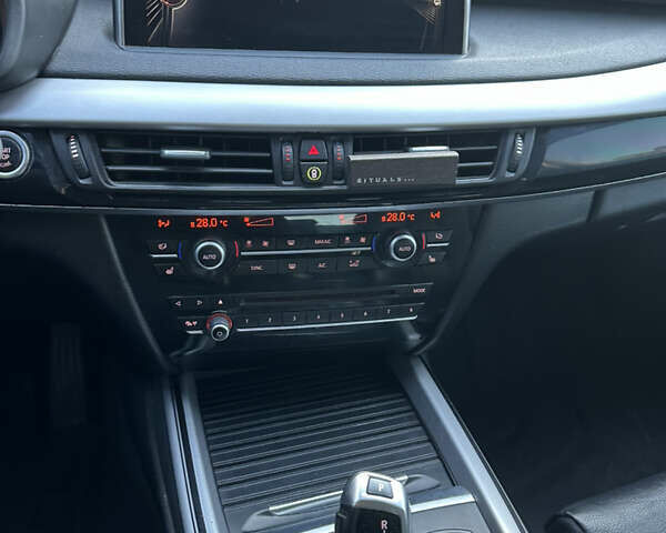 Сірий БМВ Х5, об'ємом двигуна 2.99 л та пробігом 300 тис. км за 25000 $, фото 1 на Automoto.ua