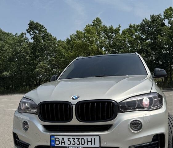 Серый БМВ Х5, объемом двигателя 3 л и пробегом 99 тыс. км за 25000 $, фото 1 на Automoto.ua