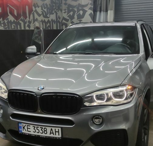 Серый БМВ Х5, объемом двигателя 3 л и пробегом 195 тыс. км за 26000 $, фото 1 на Automoto.ua