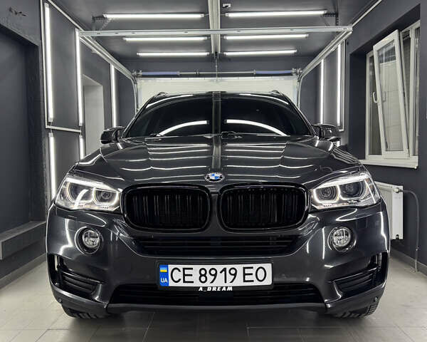 Сірий БМВ Х5, об'ємом двигуна 2 л та пробігом 260 тис. км за 25999 $, фото 1 на Automoto.ua