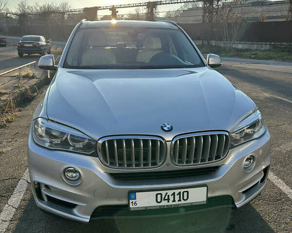 Серый БМВ Х5, объемом двигателя 2 л и пробегом 235 тыс. км за 27500 $, фото 1 на Automoto.ua
