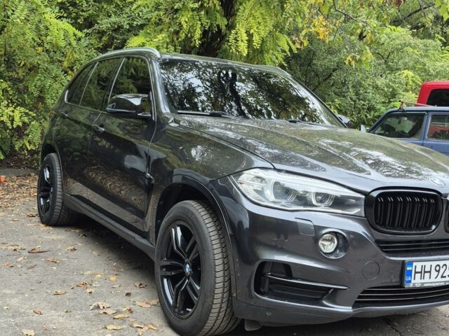 Серый БМВ Х5, объемом двигателя 3 л и пробегом 252 тыс. км за 21900 $, фото 1 на Automoto.ua