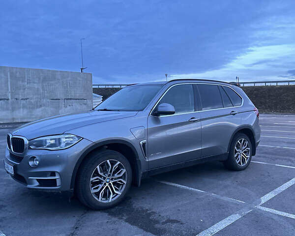 Серый БМВ Х5, объемом двигателя 2 л и пробегом 116 тыс. км за 28000 $, фото 1 на Automoto.ua
