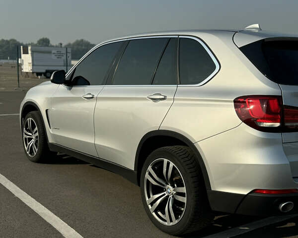 Сірий БМВ Х5, об'ємом двигуна 2 л та пробігом 185 тис. км за 22950 $, фото 1 на Automoto.ua
