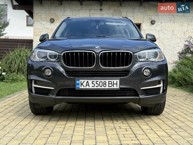 Серый БМВ Х5, объемом двигателя 2 л и пробегом 156 тыс. км за 28082 $, фото 1 на Automoto.ua