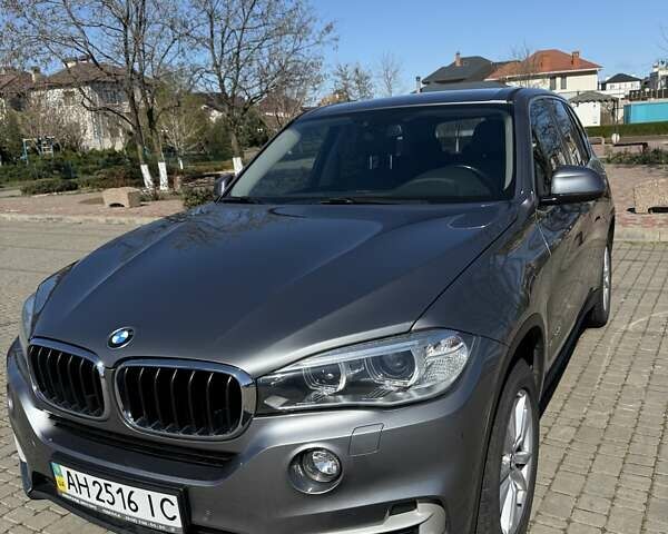 Серый БМВ Х5, объемом двигателя 2 л и пробегом 165 тыс. км за 27500 $, фото 1 на Automoto.ua