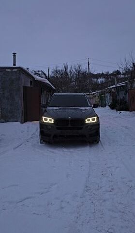 Серый БМВ Х5, объемом двигателя 3 л и пробегом 195 тыс. км за 27000 $, фото 1 на Automoto.ua
