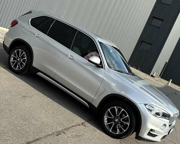 Серый БМВ Х5, объемом двигателя 2.98 л и пробегом 129 тыс. км за 25500 $, фото 1 на Automoto.ua