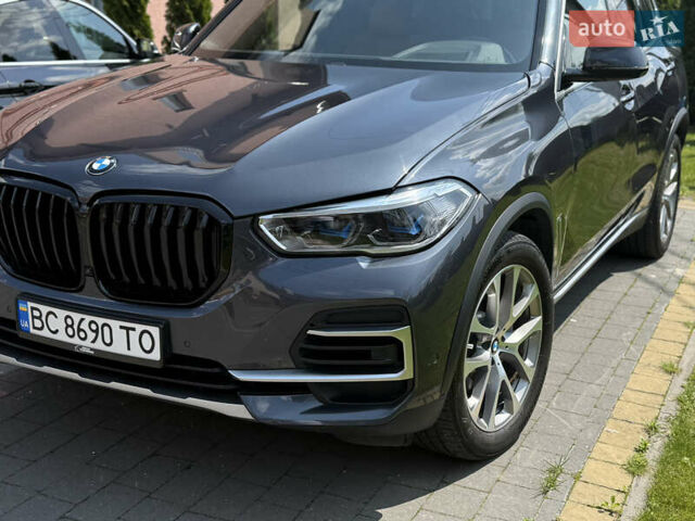 Серый БМВ Х5, объемом двигателя 3 л и пробегом 104 тыс. км за 49990 $, фото 1 на Automoto.ua