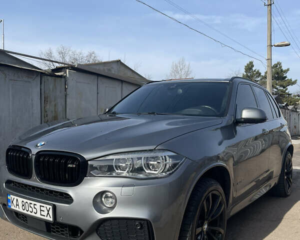 Серый БМВ Х5, объемом двигателя 2.99 л и пробегом 106 тыс. км за 50000 $, фото 1 на Automoto.ua