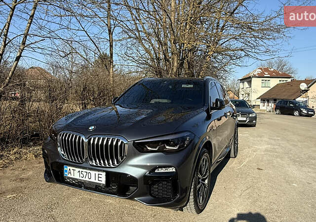 Серый БМВ Х5, объемом двигателя 3 л и пробегом 130 тыс. км за 52550 $, фото 1 на Automoto.ua
