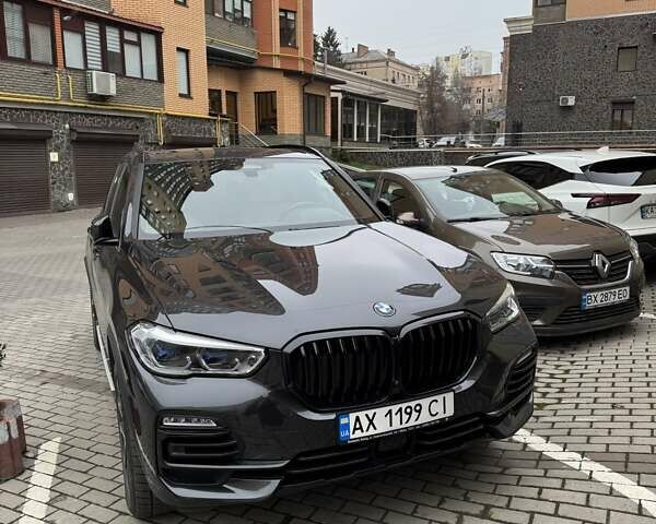 Серый БМВ Х5, объемом двигателя 3 л и пробегом 42 тыс. км за 65000 $, фото 1 на Automoto.ua