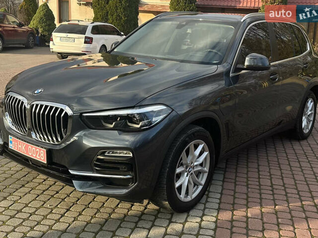 Сірий БМВ Х5, об'ємом двигуна 3 л та пробігом 150 тис. км за 51000 $, фото 1 на Automoto.ua