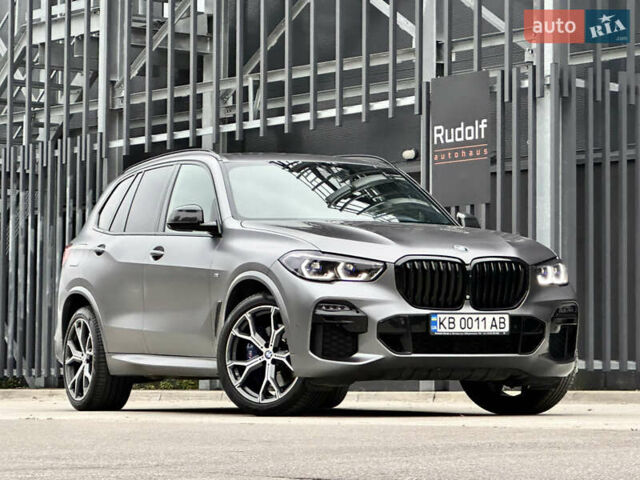 Серый БМВ Х5, объемом двигателя 3 л и пробегом 111 тыс. км за 66000 $, фото 1 на Automoto.ua