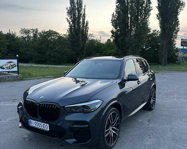 Серый БМВ Х5, объемом двигателя 3 л и пробегом 48 тыс. км за 64999 $, фото 1 на Automoto.ua