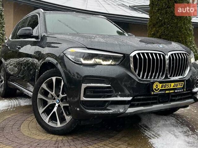 Серый БМВ Х5, объемом двигателя 3 л и пробегом 28 тыс. км за 64600 $, фото 1 на Automoto.ua