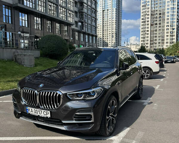 Серый БМВ Х5, объемом двигателя 3 л и пробегом 36 тыс. км за 67900 $, фото 1 на Automoto.ua