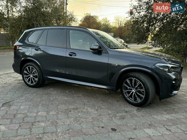 Серый БМВ Х5, объемом двигателя 3 л и пробегом 31 тыс. км за 79000 $, фото 1 на Automoto.ua