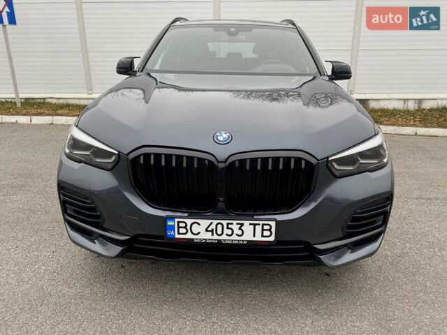 Серый БМВ Х5, объемом двигателя 3 л и пробегом 42 тыс. км за 68500 $, фото 1 на Automoto.ua