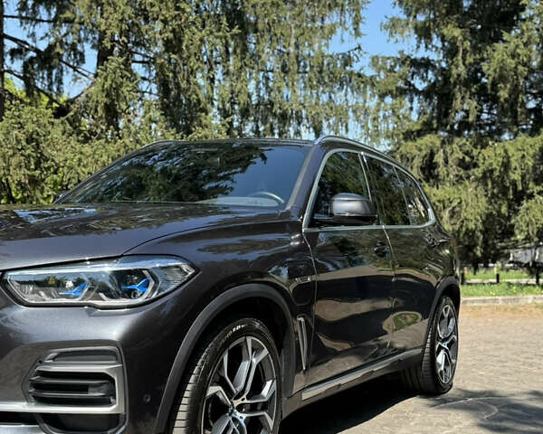 Серый БМВ Х5, объемом двигателя 3 л и пробегом 25 тыс. км за 69500 $, фото 1 на Automoto.ua