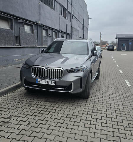 Серый БМВ Х5, объемом двигателя 3 л и пробегом 61 тыс. км за 75000 $, фото 1 на Automoto.ua