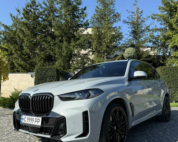 Серый БМВ Х5, объемом двигателя 3 л и пробегом 9 тыс. км за 110000 $, фото 1 на Automoto.ua