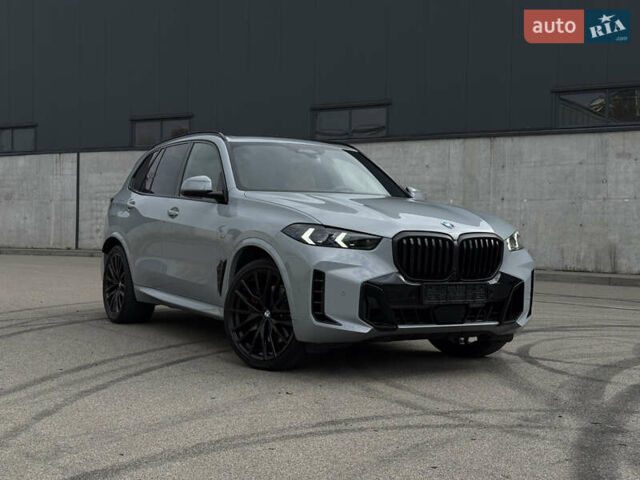 Серый БМВ Х5, объемом двигателя 3 л и пробегом 10 тыс. км за 132000 $, фото 1 на Automoto.ua