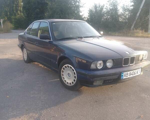 Синій БМВ Х5, об'ємом двигуна 2 л та пробігом 302 тис. км за 2500 $, фото 1 на Automoto.ua