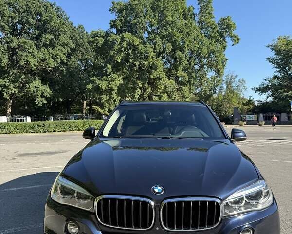 Синій БМВ Х5, об'ємом двигуна 3 л та пробігом 221 тис. км за 30000 $, фото 1 на Automoto.ua