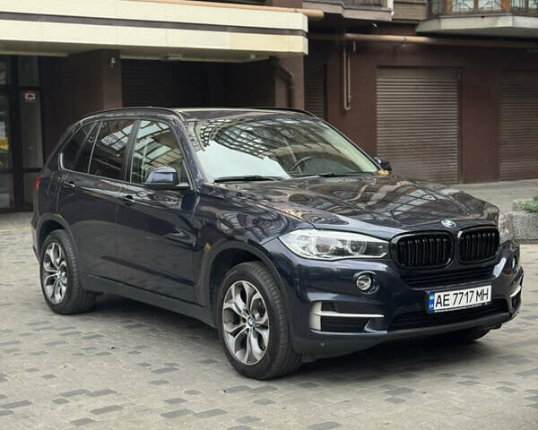 Синій БМВ Х5, об'ємом двигуна 2 л та пробігом 100 тис. км за 29999 $, фото 1 на Automoto.ua