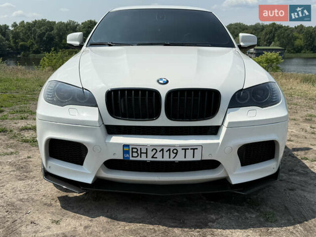 Белый БМВ Х6 М, объемом двигателя 4.4 л и пробегом 130 тыс. км за 18000 $, фото 1 на Automoto.ua